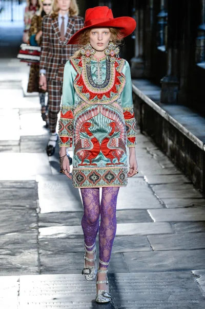 Look 15